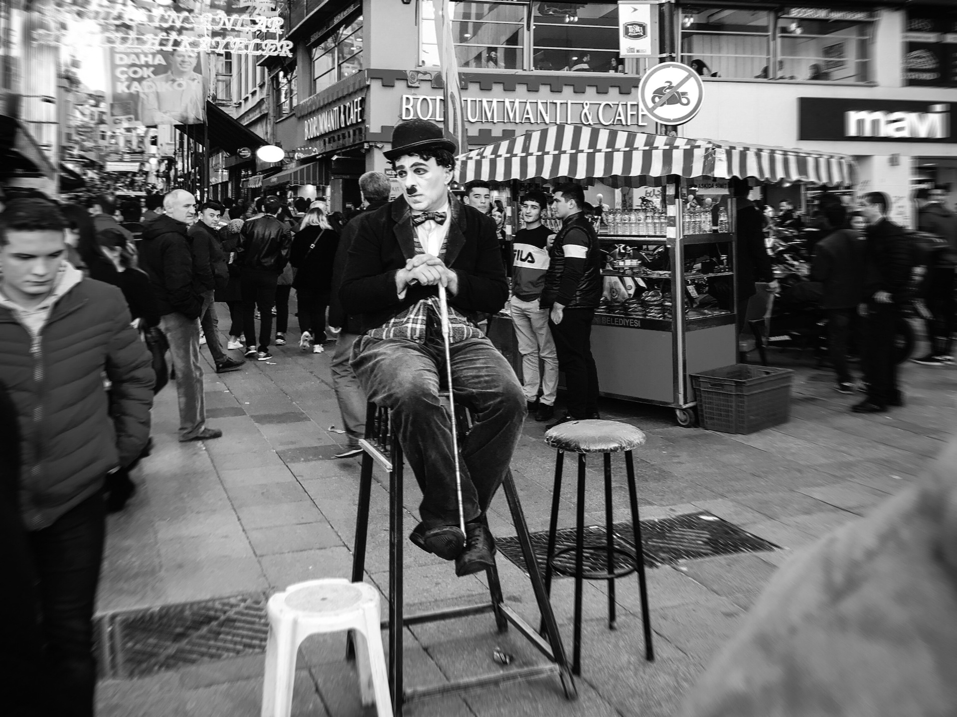 진정으로 웃으려면 고통을 참아야 하고 그것을&hellip;